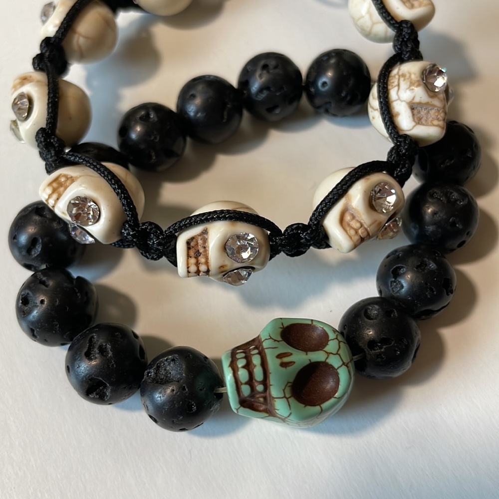 Set of 2 Halloween 💀 skull bracelets stretch and beaded rope bracelet.